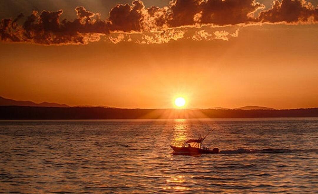 સૂર્યાસ્ત પછી ભૂલથી પણ આ કામ ન કરો, નહીં તો લક્ષ્મી માતા થશે ગુસ્સે, કંગાળી આવશે