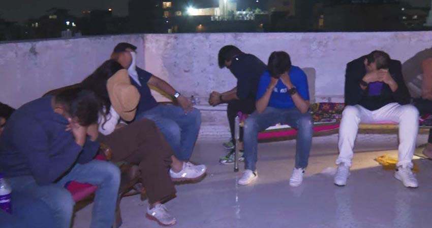 અમદાવાદમાં વાસી ઉત્તરાયણે શરાબની મહેફિલ, પોલીસે 4 યુવતી સહિત 16ને દબોચ્યાં